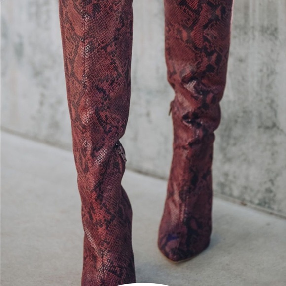 Aspen Heeled Glossy Python Boot - Burgundy - Picture 2 of 5